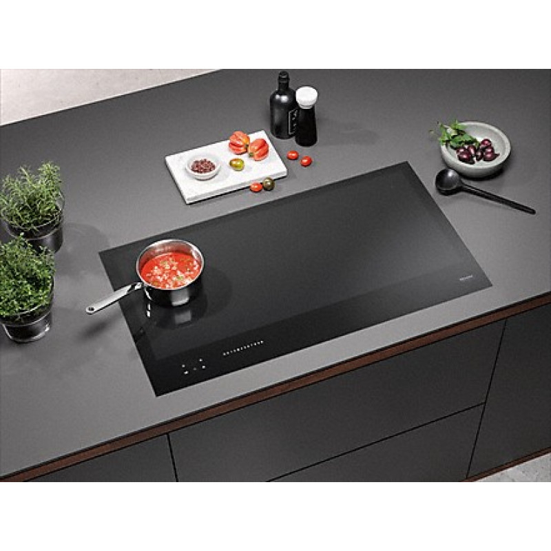 Индукционная варочная поверхность KM 7678 FR черная Miele Индукционная варочная поверхность KM 7678 FR черная Miele