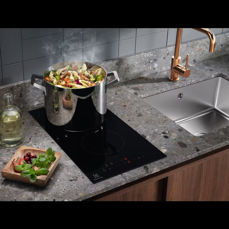 Варочная поверхность электрическая LHR3233CK 30см черный Electrolux