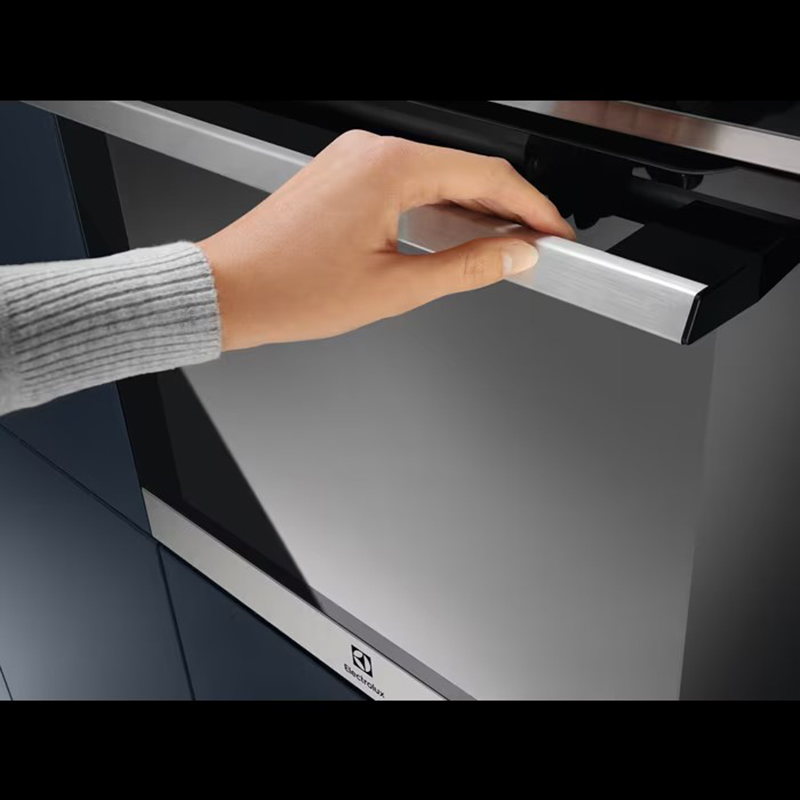 Духовой шкаф EOC9P31WX черный/нерж. сталь Electrolux