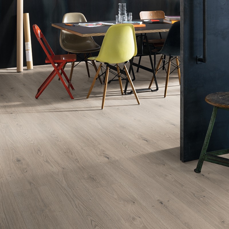 Ламинат Egger Classic V4 EL2184 Дуб Тревізо сірий AQUA 32/AC4 (уп. = 1,99м.кв.) NEW