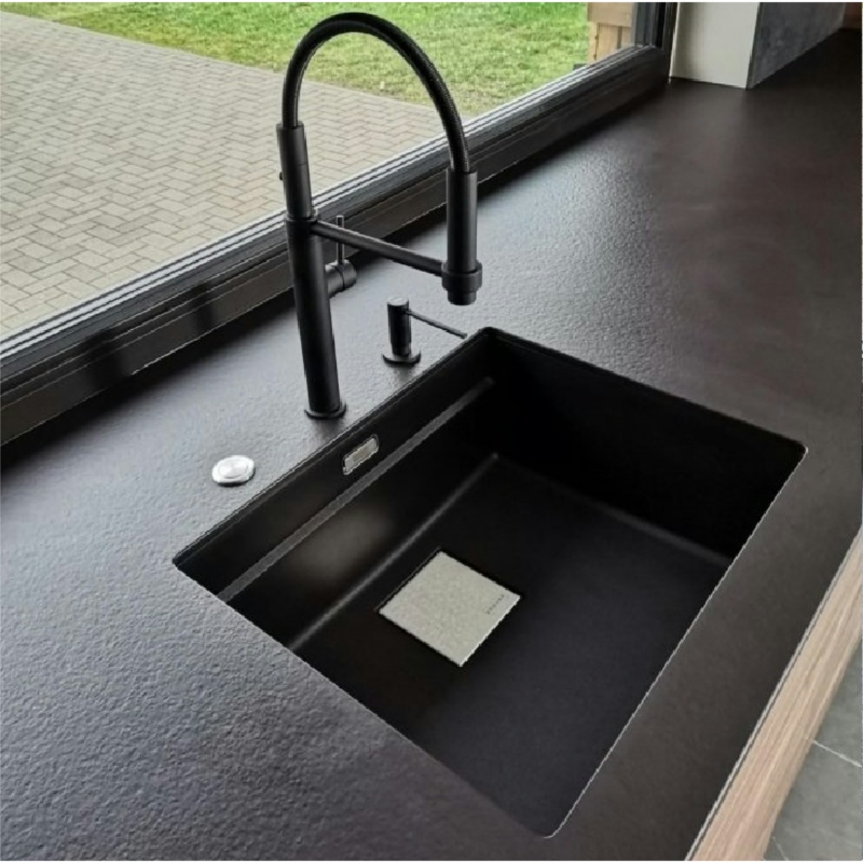 Керамогранит Inalco Silk FD Negro abujardado 4mm 3200Х1600 Керамогранит Inalco Silk FD Negro abujardado 4mm 3200Х1600